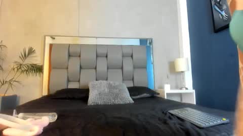 Snapshot of niko_kael chatting on February 24, 2026, 3:26 am Niko Kael online show from February 24, 2026, 3:26 am