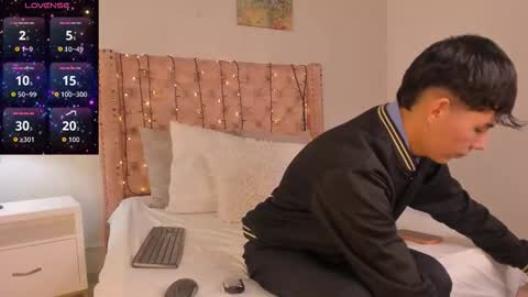 Snapshot of noah_lewiss chatting on February 25, 2026, 10:36 am NOAH online show from February 25, 2026, 10:36 am