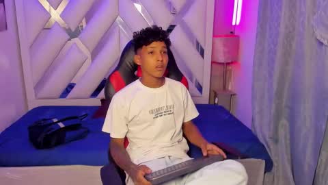 Snapshot of noah_smith77 chatting on February 26, 2026, 11:37 pm NOAH SMITH online show from February 26, 2026, 11:37 pm