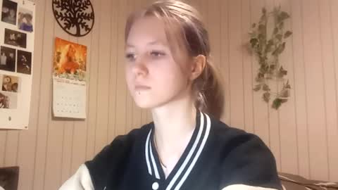 Snapshot of novellahartig chatting on March 2, 2026, 3:19 pm Sari It is my first day online show from March 2, 2026, 3:19 pm