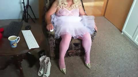 Snapshot of nyloniasau chatting on October 11, 2025, 11:31 am Strumpfhose online show from October 11, 2025, 11:31 am