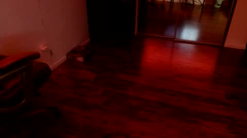 Snapshot of officialmoneyxxx chatting on February 6, 2026, 11:13 am Money online show from February 6, 2026, 11:13 am