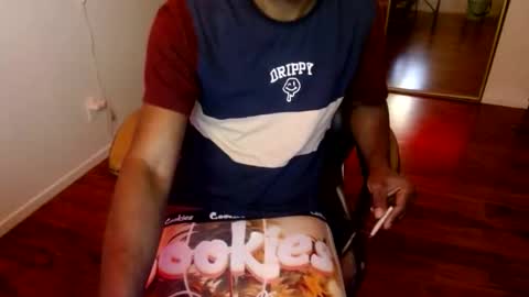 Snapshot of officialmoneyxxx chatting on February 10, 2026, 1:04 pm Money online show from February 10, 2026, 1:04 pm