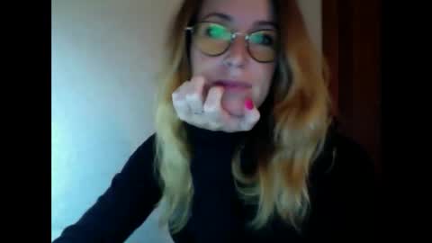 Snapshot of olyra11 chatting on October 9, 2025, 5:55 pm olyra11 online show from October 9, 2025, 5:55 pm