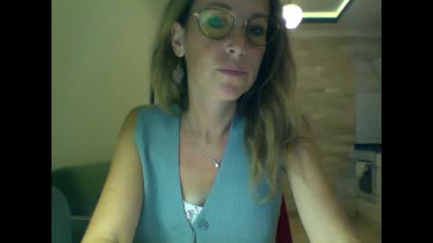 Snapshot of olyra11 chatting on October 23, 2025, 8:40 pm olyra11 online show from October 23, 2025, 8:40 pm