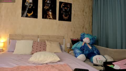 Snapshot of paris_x_hilton chatting on December 13, 2024, 5:16 am Paris online show from December 13, 2024, 5:16 am