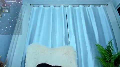 Snapshot of paris_x_hilton chatting on October 9, 2025, 3:26 am Paris online show from October 9, 2025, 3:26 am