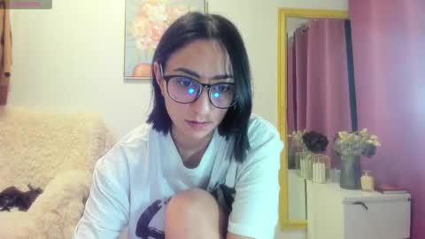 Snapshot of paris_x_hilton chatting on February 22, 2026, 7:12 pm Paris online show from February 22, 2026, 7:12 pm