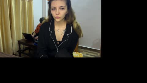 Snapshot of paulettegoddard chatting on December 12, 2024, 5:48 pm Isla Chase online show from December 12, 2024, 5:48 pm