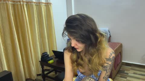 Snapshot of paulettegoddard chatting on January 10, 2025, 3:27 pm Isla Chase online show from January 10, 2025, 3:27 pm