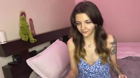 Snapshot of paulettegoddard chatting on February 23, 2025, 3:29 pm Isla Chase online show from February 23, 2025, 3:29 pm