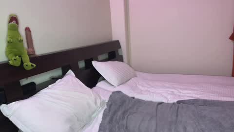 Snapshot of paulettegoddard chatting on February 23, 2025, 6:34 pm Isla Chase online show from February 23, 2025, 6:34 pm