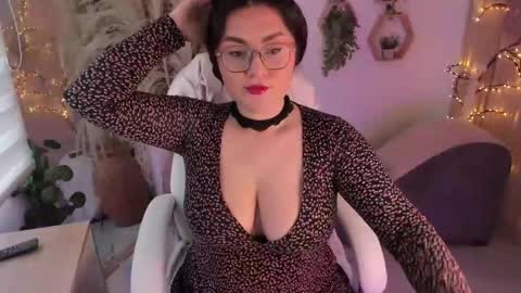 Snapshot of paulinacostello chatting on November 22, 2025, 2:05 pm Estefania online show from November 22, 2025, 2:05 pm