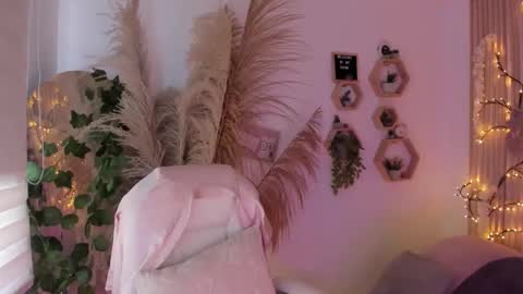 Snapshot of paulinacostello chatting on December 3, 2025, 6:28 pm Estefania online show from December 3, 2025, 6:28 pm