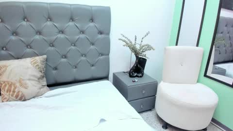 Snapshot of peneloppe_parker chatting on March 4, 2025, 2:27 am Penelope online show from March 4, 2025, 2:27 am