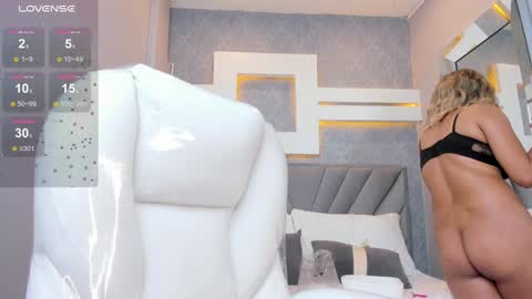 Snapshot of perlaevansx chatting on December 12, 2024, 2:26 am PERLA online show from December 12, 2024, 2:26 am