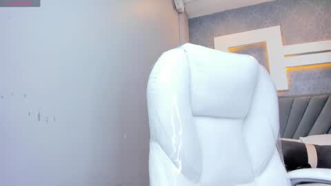 Snapshot of perlaevansx chatting on December 16, 2024, 11:07 pm PERLA online show from December 16, 2024, 11:07 pm