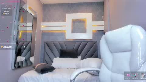 Snapshot of perlaevansx chatting on February 27, 2025, 3:25 am PERLA online show from February 27, 2025, 3:25 am