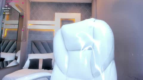 Snapshot of perlaevansx chatting on February 27, 2025, 11:04 pm PERLA online show from February 27, 2025, 11:04 pm