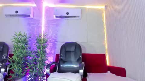 Snapshot of perlaevansx chatting on September 30, 2025, 11:21 pm PERLA online show from September 30, 2025, 11:21 pm