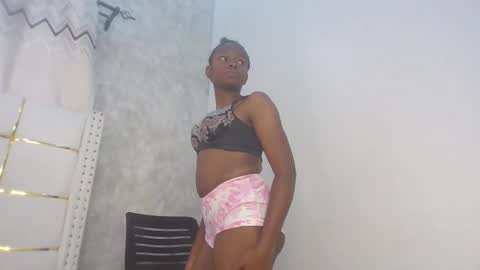 Snapshot of phoebe015 chatting on February 3, 2026, 6:22 am phoebe online show from February 3, 2026, 6:22 am