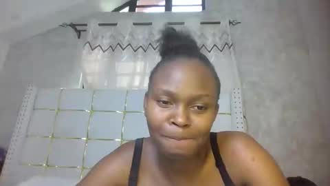 Snapshot of phoebe015 chatting on February 20, 2026, 6:26 am phoebe online show from February 20, 2026, 6:26 am