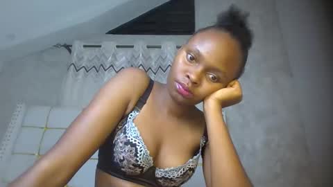 Snapshot of phoebe015 chatting on February 27, 2026, 8:20 pm phoebe online show from February 27, 2026, 8:20 pm