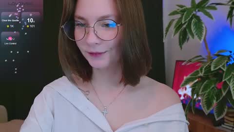 Snapshot of pink_seagull chatting on December 4, 2024, 5:33 pm Eva online show from December 4, 2024, 5:33 pm