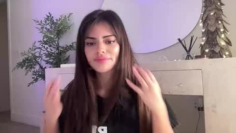 Snapshot of poutyselena chatting on December 1, 2025, 1:43 am Selena online show from December 1, 2025, 1:43 am