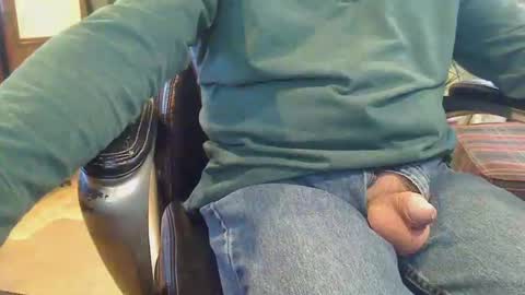 Snapshot of pulltoy1 chatting on January 6, 2025, 9:00 pm pulltoy1 online show from January 6, 2025, 9:00 pm