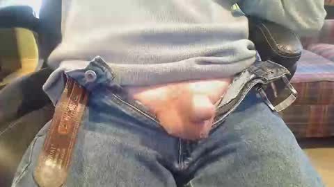 Snapshot of pulltoy1 chatting on February 5, 2026, 6:23 pm pulltoy1 online show from February 5, 2026, 6:23 pm