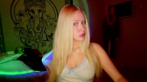 Snapshot of pureeangel chatting on February 16, 2026, 1:29 pm Megan online show from February 16, 2026, 1:29 pm