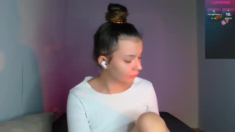 Snapshot of purple_peach chatting on October 12, 2025, 12:20 am Carolyn online show from October 12, 2025, 12:20 am