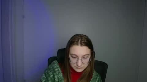 Snapshot of queen_amelie chatting on February 15, 2026, 7:51 am Amelie online show from February 15, 2026, 7:51 am