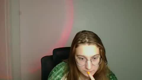 Snapshot of queen_amelie chatting on February 20, 2026, 6:48 am Amelie online show from February 20, 2026, 6:48 am