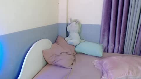 Snapshot of queenbee_mistress chatting on February 15, 2025, 12:54 pm queenbee_mistress online show from February 15, 2025, 12:54 pm