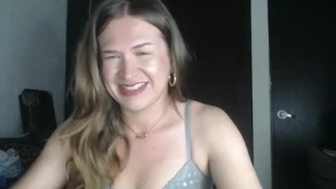 Snapshot of queennicky88 chatting on December 8, 2024, 3:43 am Nico online show from December 8, 2024, 3:43 am