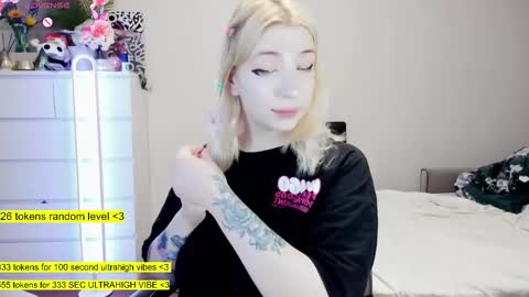 Snapshot of raaaaaaawr chatting on February 8, 2026, 4:27 am - online show from February 8, 2026, 4:27 am