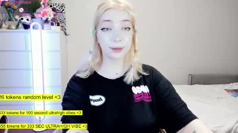 Snapshot of raaaaaaawr chatting on February 14, 2026, 4:59 pm - online show from February 14, 2026, 4:59 pm