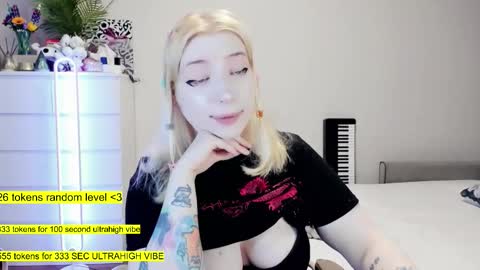 Snapshot of raaaaaaawr chatting on February 17, 2026, 7:53 pm - online show from February 17, 2026, 7:53 pm