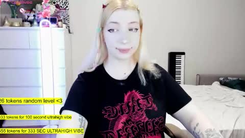 Snapshot of raaaaaaawr chatting on March 1, 2026, 3:36 pm - online show from March 1, 2026, 3:36 pm