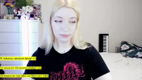 Snapshot of raaaaaaawr chatting on March 2, 2026, 4:58 pm - online show from March 2, 2026, 4:58 pm