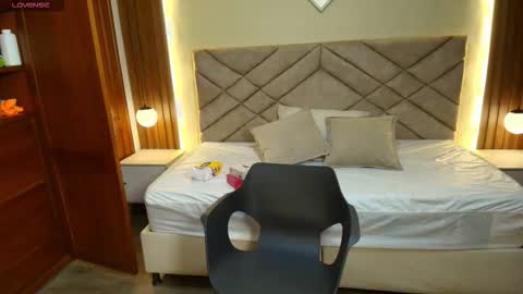 Snapshot of raqueljones_ chatting on February 6, 2026, 12:08 pm Raquel online show from February 6, 2026, 12:08 pm