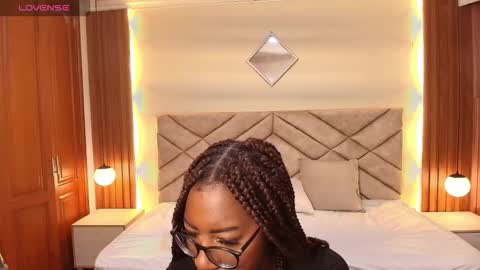 Snapshot of raqueljones_ chatting on February 27, 2026, 12:16 pm Raquel online show from February 27, 2026, 12:16 pm