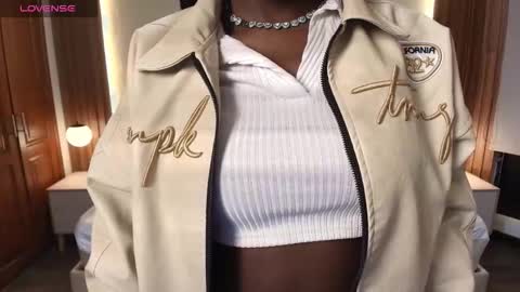 Snapshot of raqueljones_ chatting on March 2, 2026, 12:01 pm Raquel online show from March 2, 2026, 12:01 pm