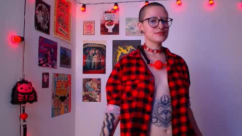 Snapshot of ravendarkness_ chatting on February 20, 2026, 6:52 pm ravendarkness_ online show from February 20, 2026, 6:52 pm