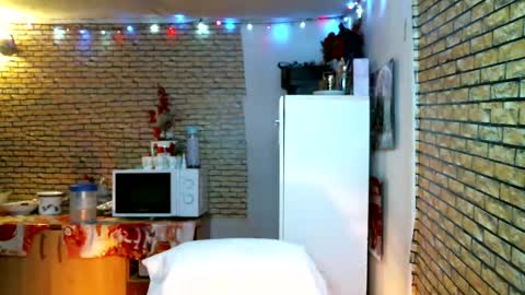 real_coupl3 online show from February 3, 2026, 8:58 pm