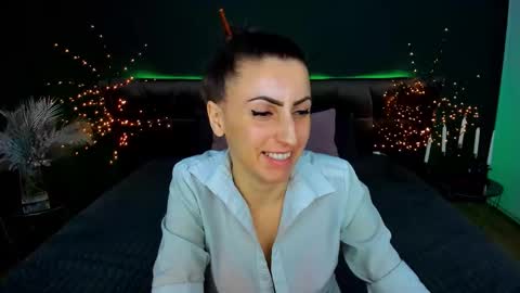 rebecca_diamonds online show from February 12, 2026, 6:19 am