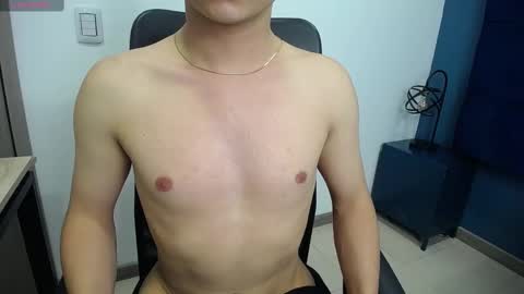 Snapshot of remiblythe chatting on December 20, 2024, 10:11 pm RemiBlythe online show from December 20, 2024, 10:11 pm