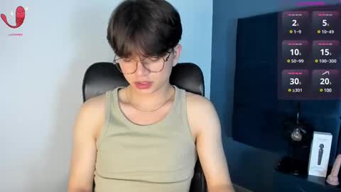 Snapshot of remiblythe chatting on March 6, 2025, 8:59 pm RemiBlythe online show from March 6, 2025, 8:59 pm